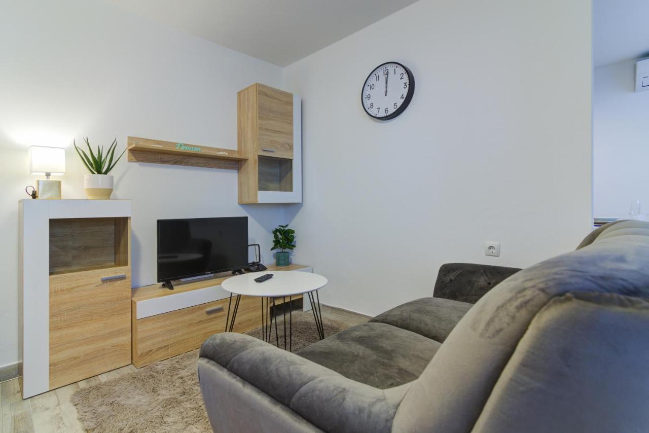 Apartments Maria Senj  Buitenkant foto